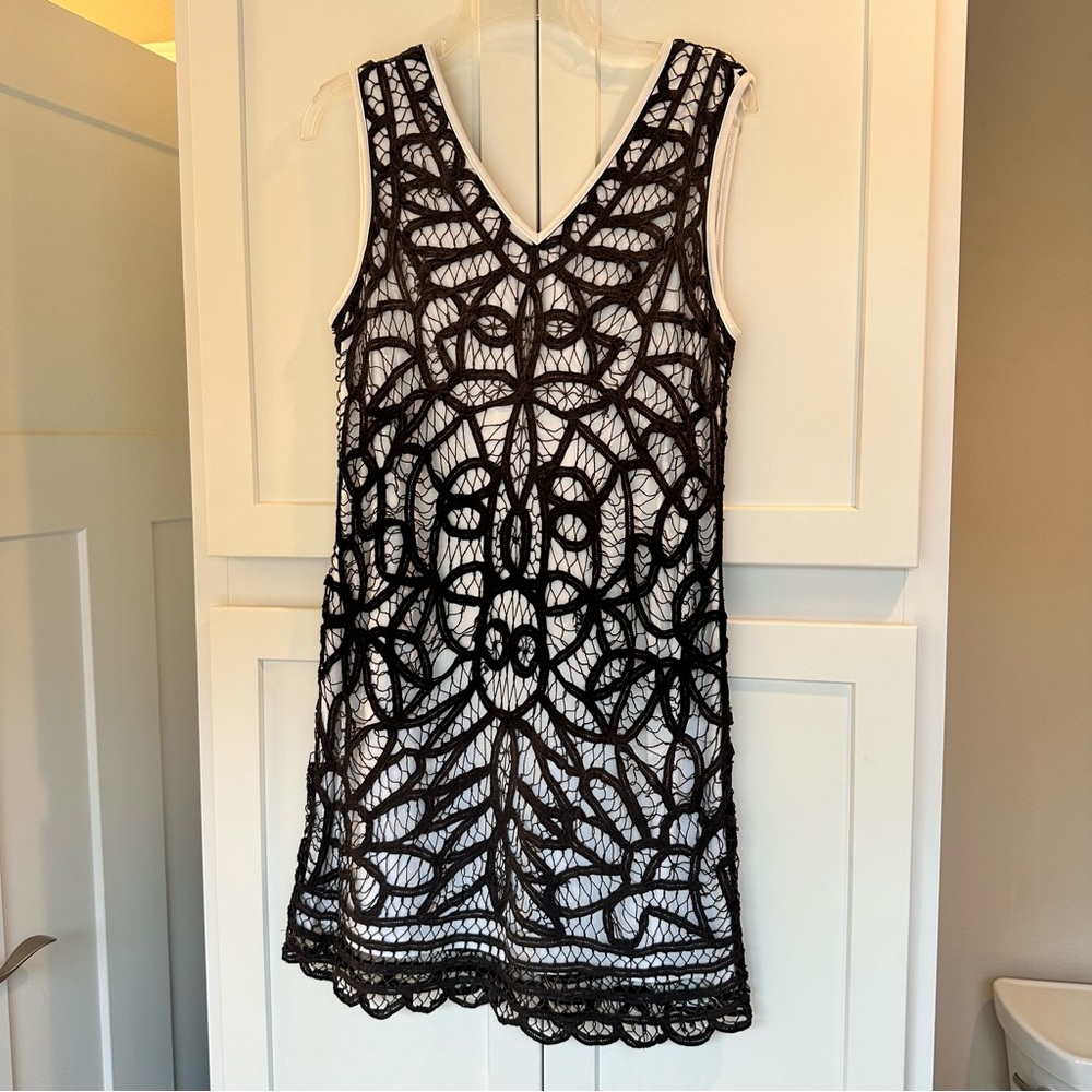 Lauren Michelle Lace dress size L